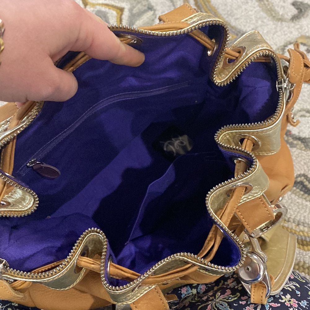 💕 Gustto tan gold Italian leather large satchel bag gorgeous 💕 - Picture 12 of 16